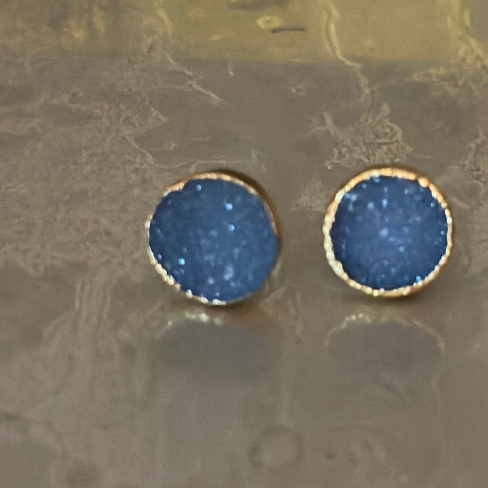 Druzy blue round posts pierced earrings 1/2” gold plated